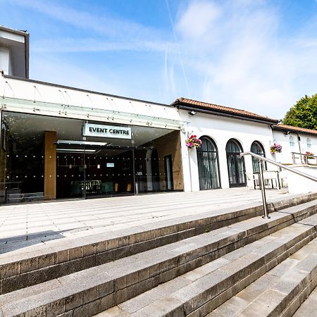 Crowne Plaza Gerrards Cross By Ihg Hotel Бекънсфийлд Екстериор снимка