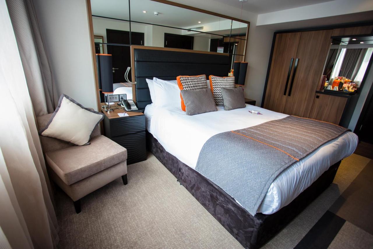 Crowne Plaza Gerrards Cross By Ihg Hotel Бекънсфийлд Екстериор снимка