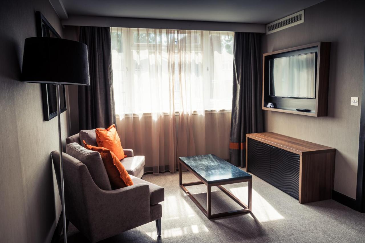 Crowne Plaza Gerrards Cross By Ihg Hotel Бекънсфийлд Екстериор снимка