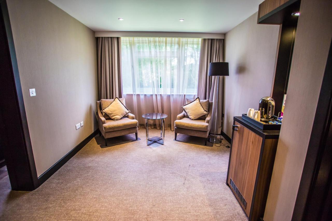 Crowne Plaza Gerrards Cross By Ihg Hotel Бекънсфийлд Екстериор снимка