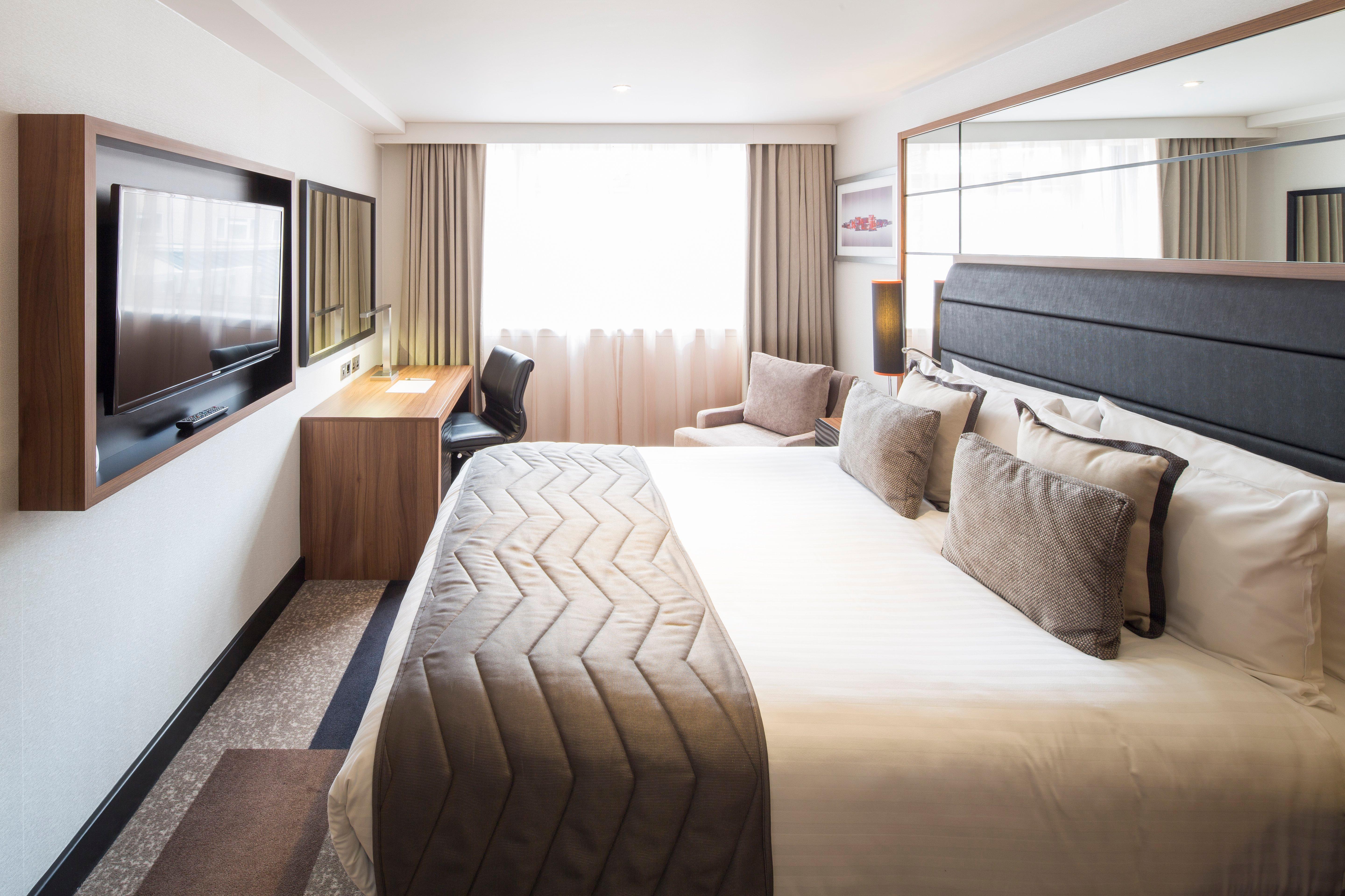 Crowne Plaza Gerrards Cross By Ihg Hotel Бекънсфийлд Екстериор снимка