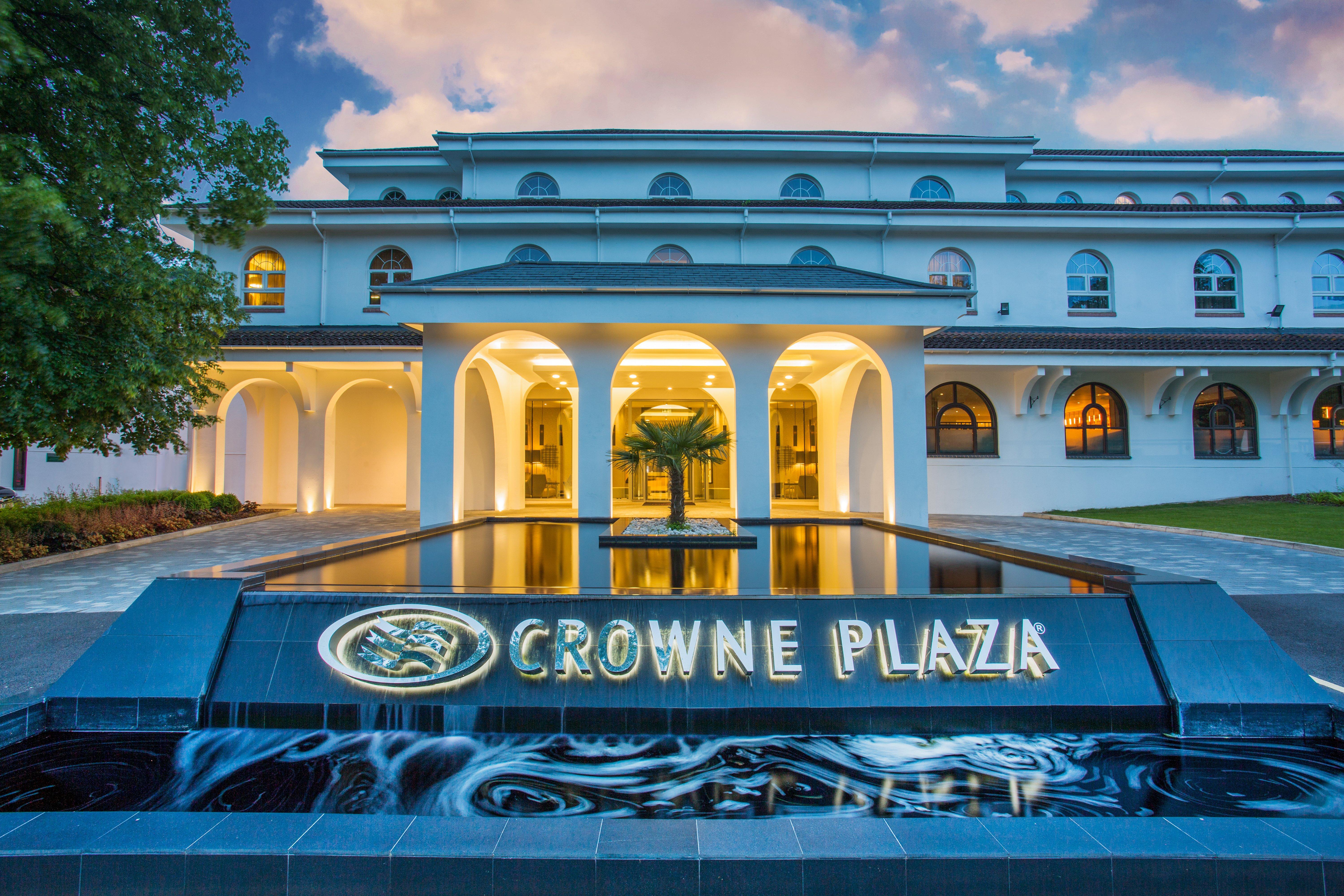 Crowne Plaza Gerrards Cross By Ihg Hotel Бекънсфийлд Екстериор снимка