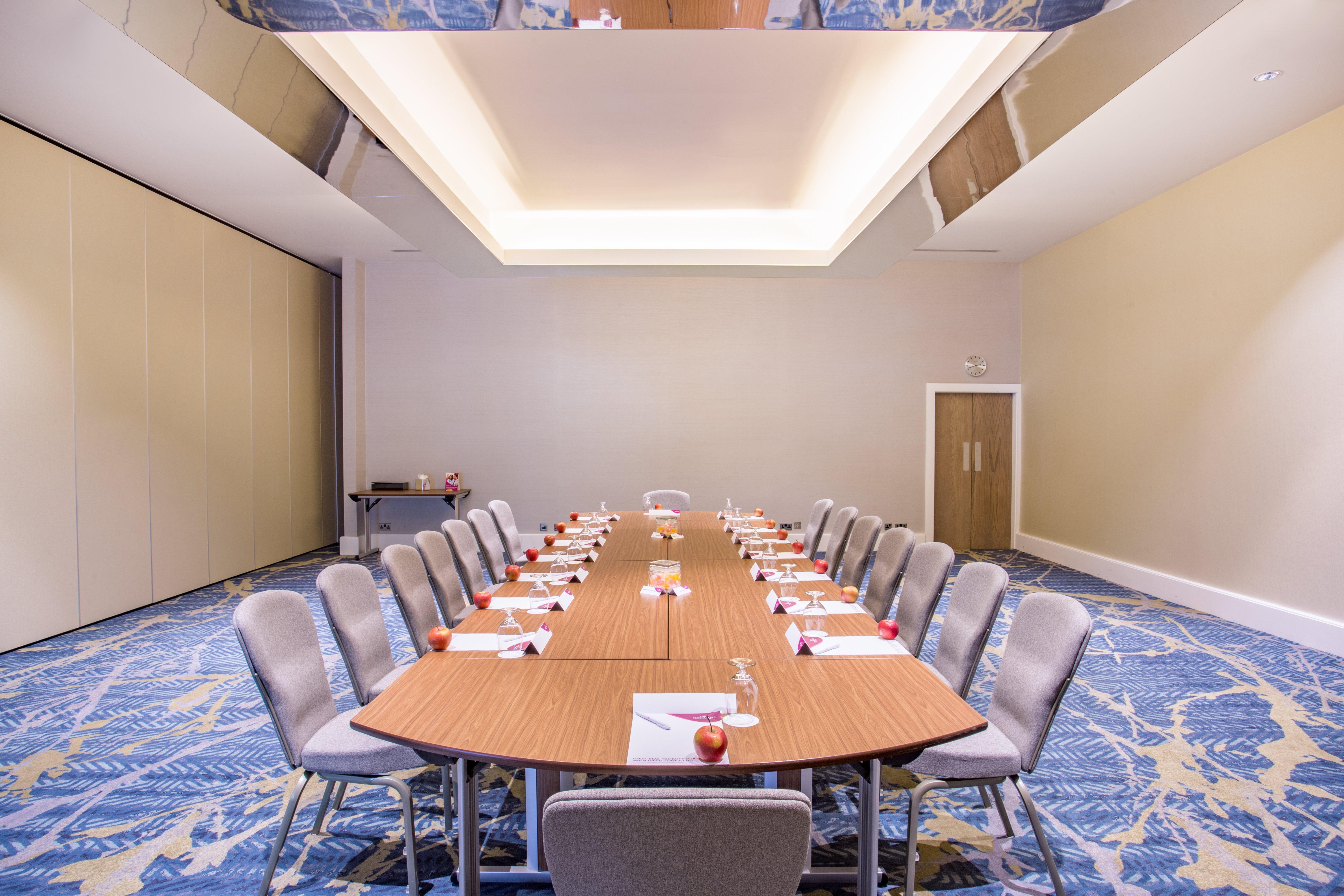Crowne Plaza Gerrards Cross By Ihg Hotel Бекънсфийлд Екстериор снимка