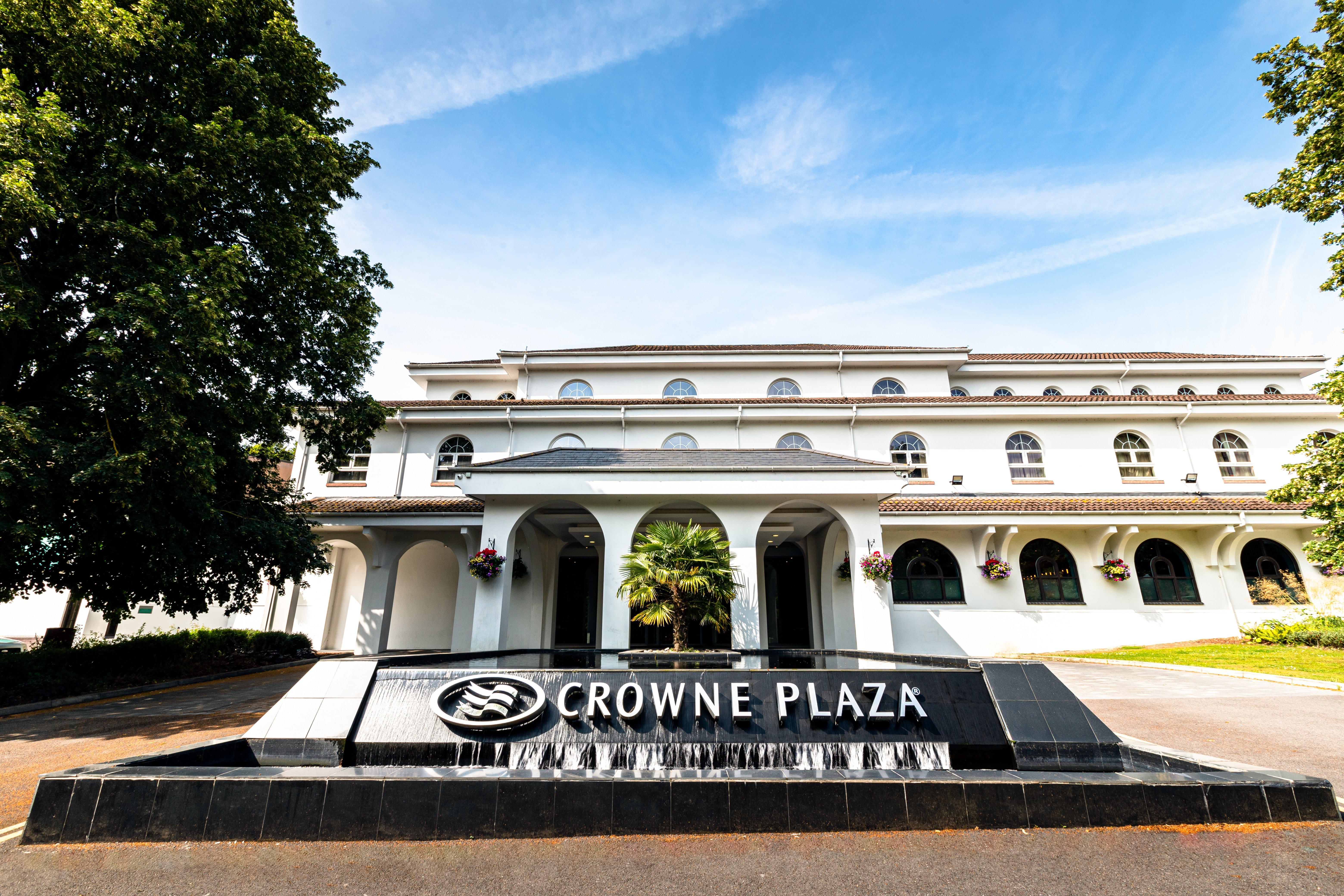 Crowne Plaza Gerrards Cross By Ihg Hotel Бекънсфийлд Екстериор снимка