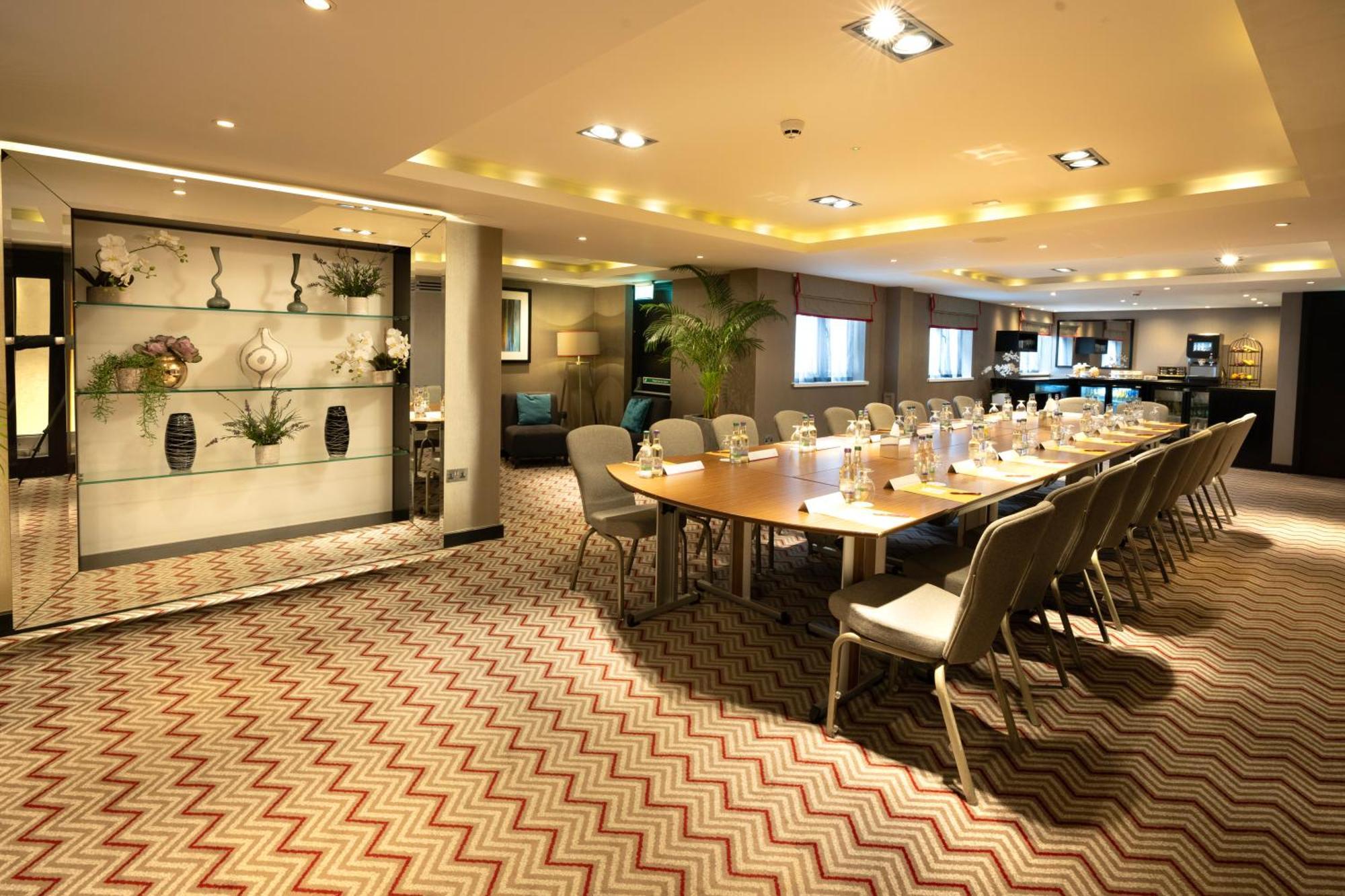 Crowne Plaza Gerrards Cross By Ihg Hotel Бекънсфийлд Екстериор снимка