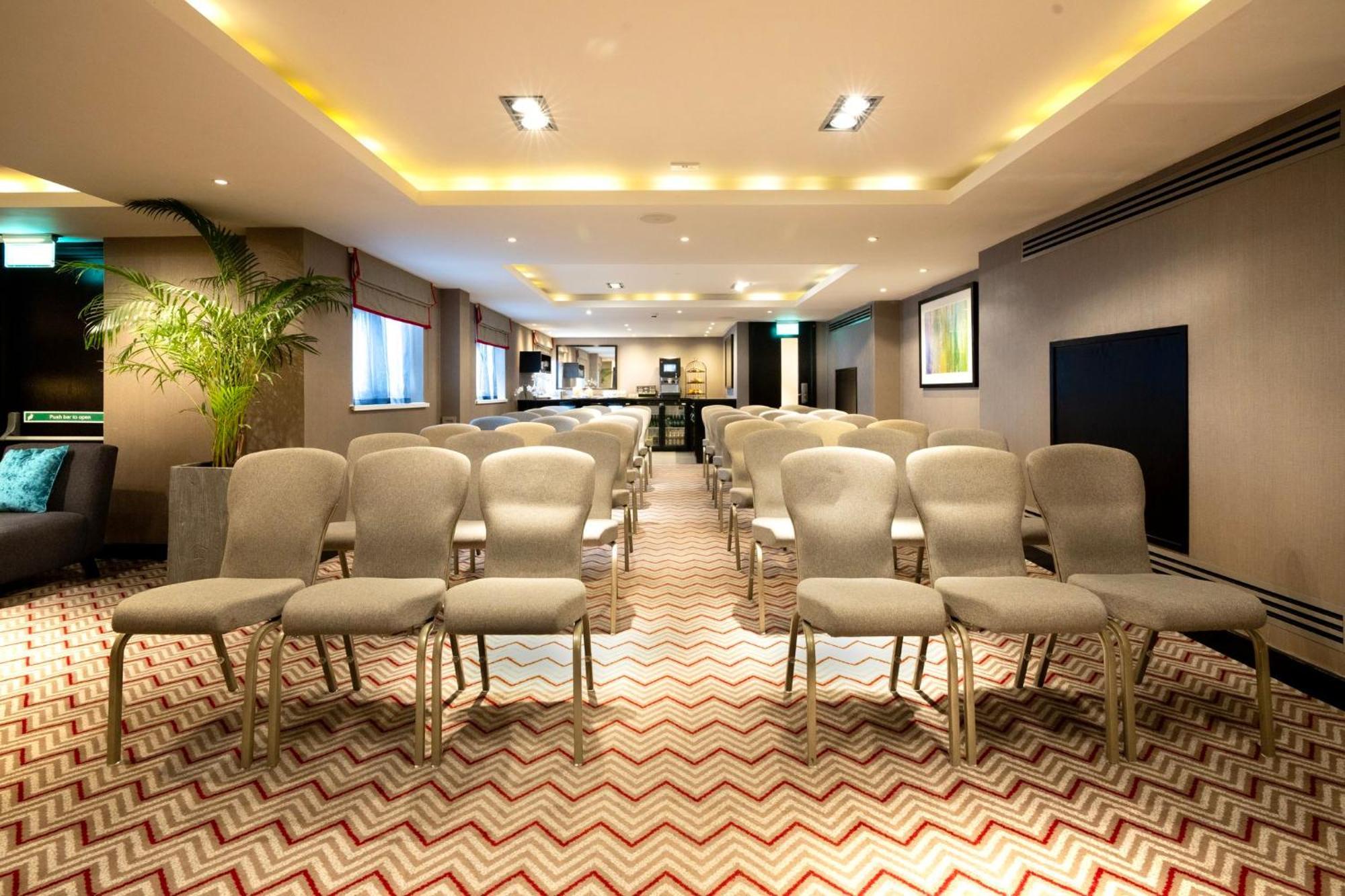 Crowne Plaza Gerrards Cross By Ihg Hotel Бекънсфийлд Екстериор снимка