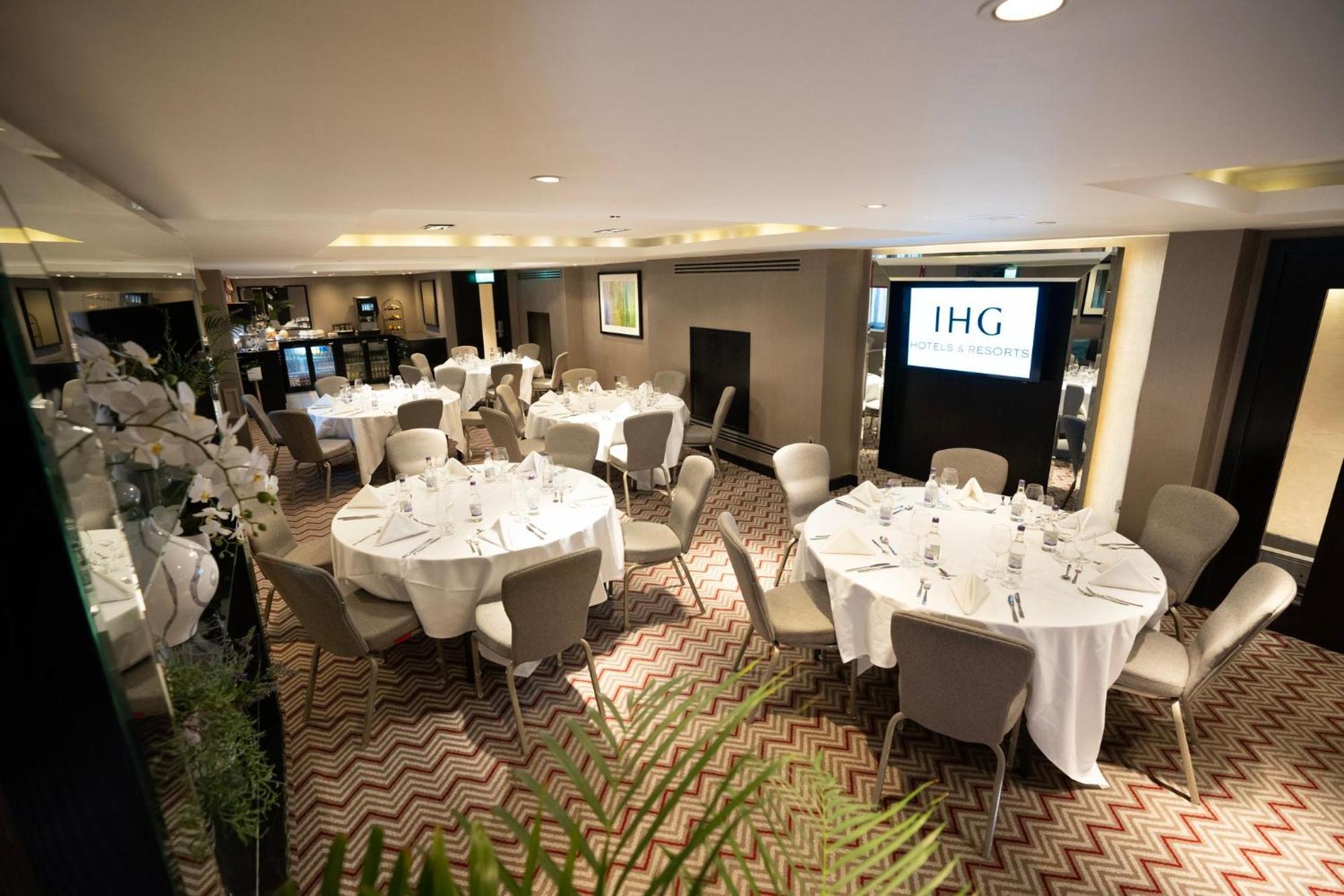 Crowne Plaza Gerrards Cross By Ihg Hotel Бекънсфийлд Екстериор снимка