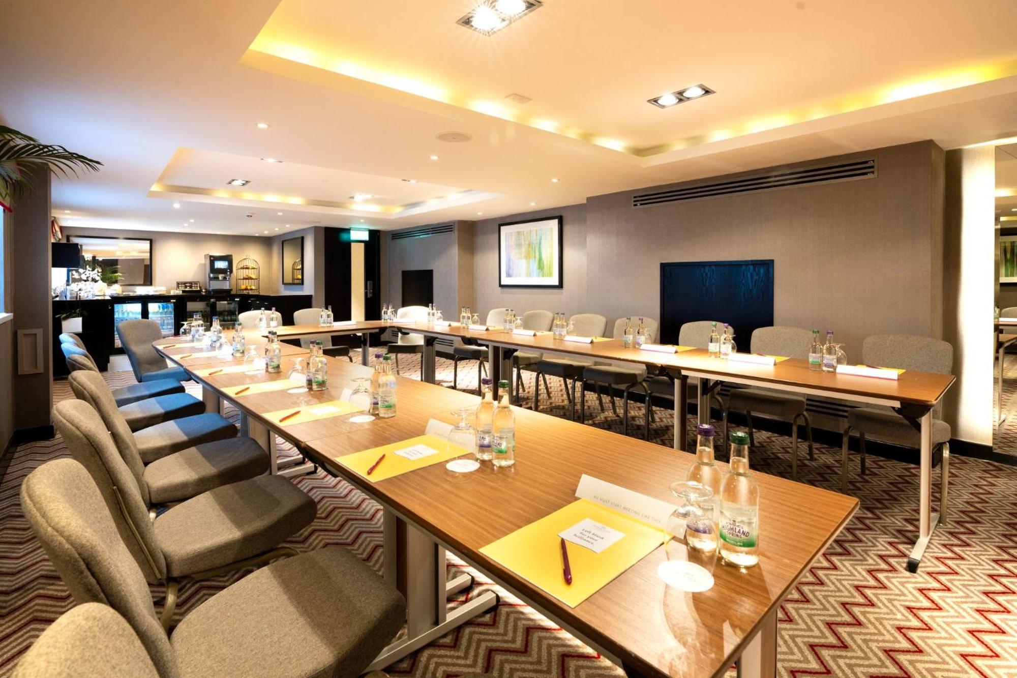 Crowne Plaza Gerrards Cross By Ihg Hotel Бекънсфийлд Екстериор снимка