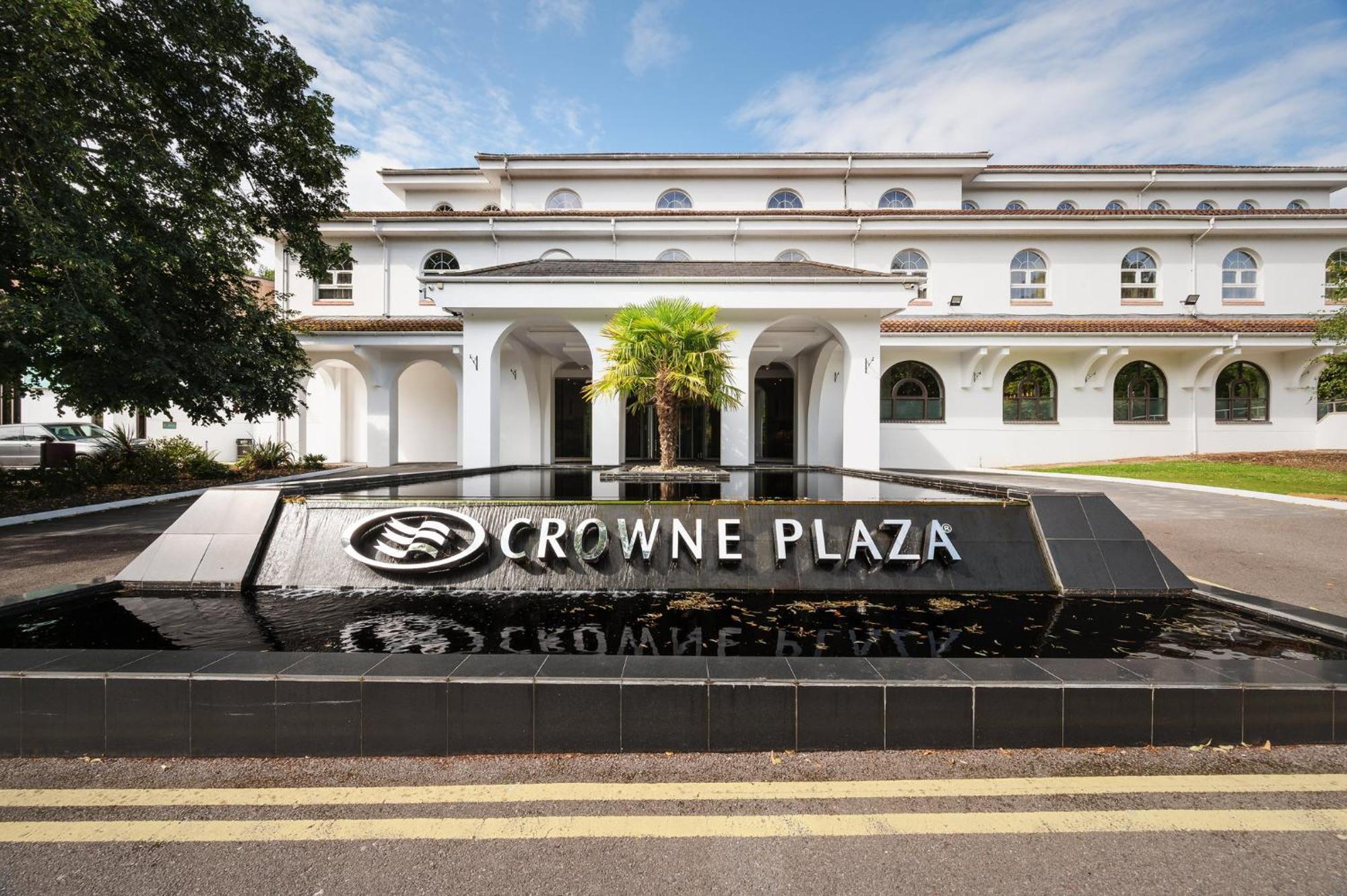 Crowne Plaza Gerrards Cross By Ihg Hotel Бекънсфийлд Екстериор снимка