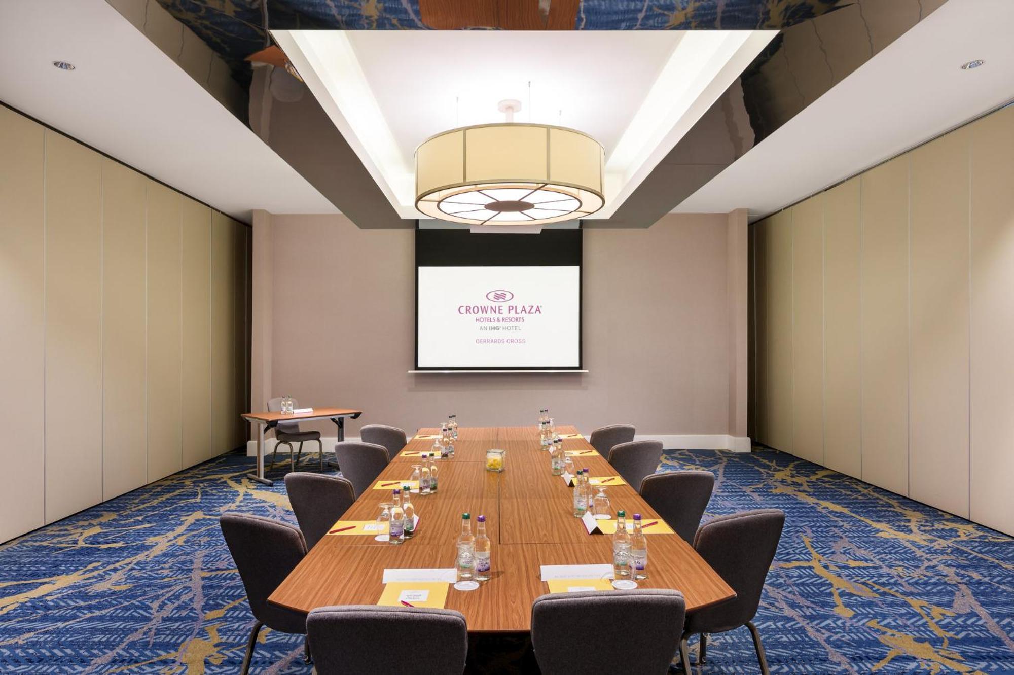 Crowne Plaza Gerrards Cross By Ihg Hotel Бекънсфийлд Екстериор снимка