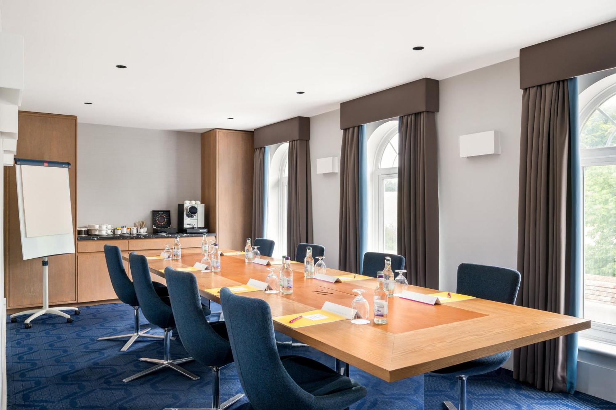 Crowne Plaza Gerrards Cross By Ihg Hotel Бекънсфийлд Екстериор снимка