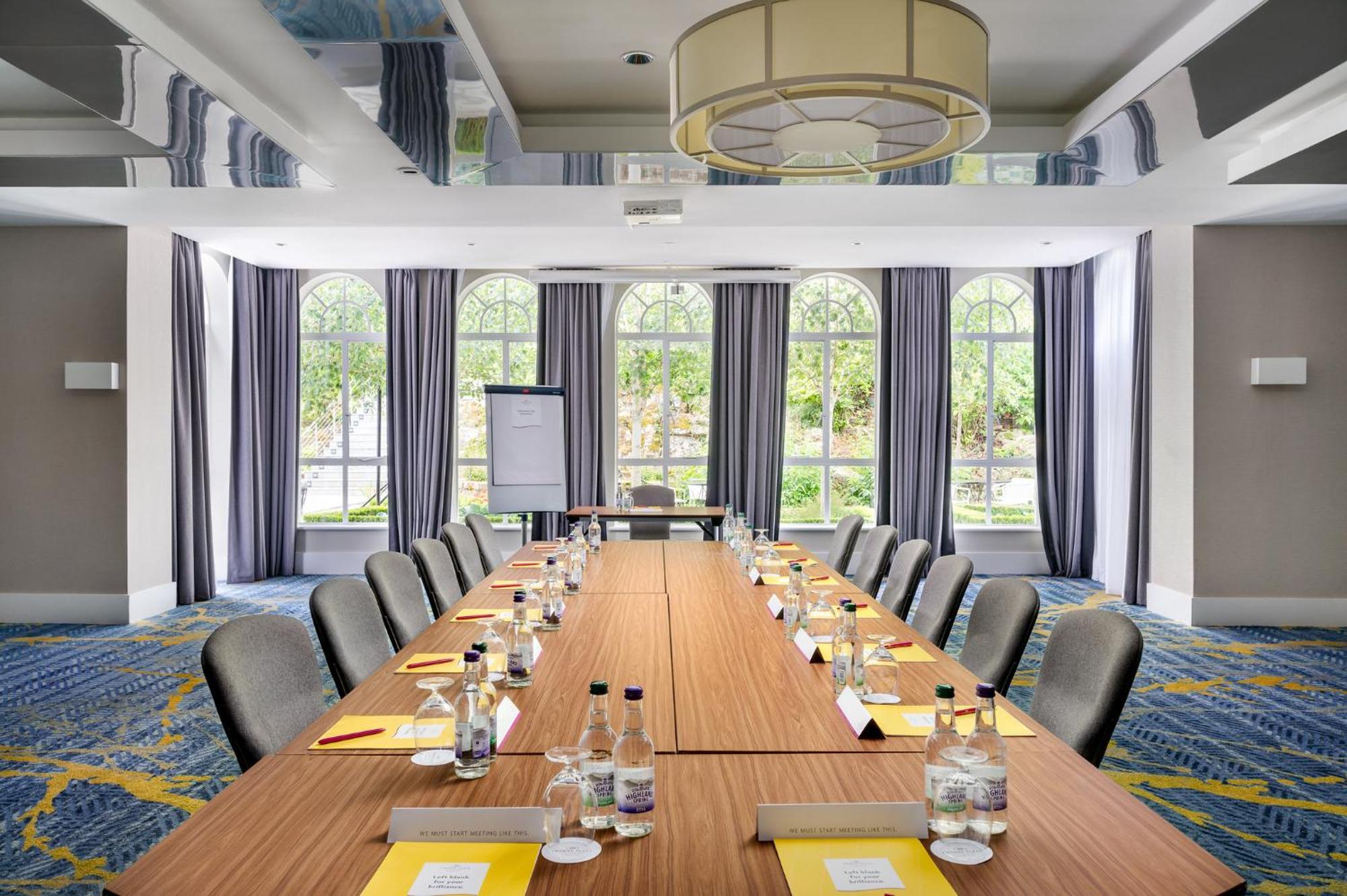 Crowne Plaza Gerrards Cross By Ihg Hotel Бекънсфийлд Екстериор снимка
