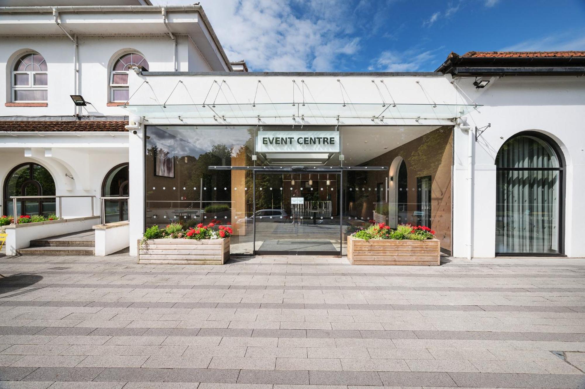 Crowne Plaza Gerrards Cross By Ihg Hotel Бекънсфийлд Екстериор снимка