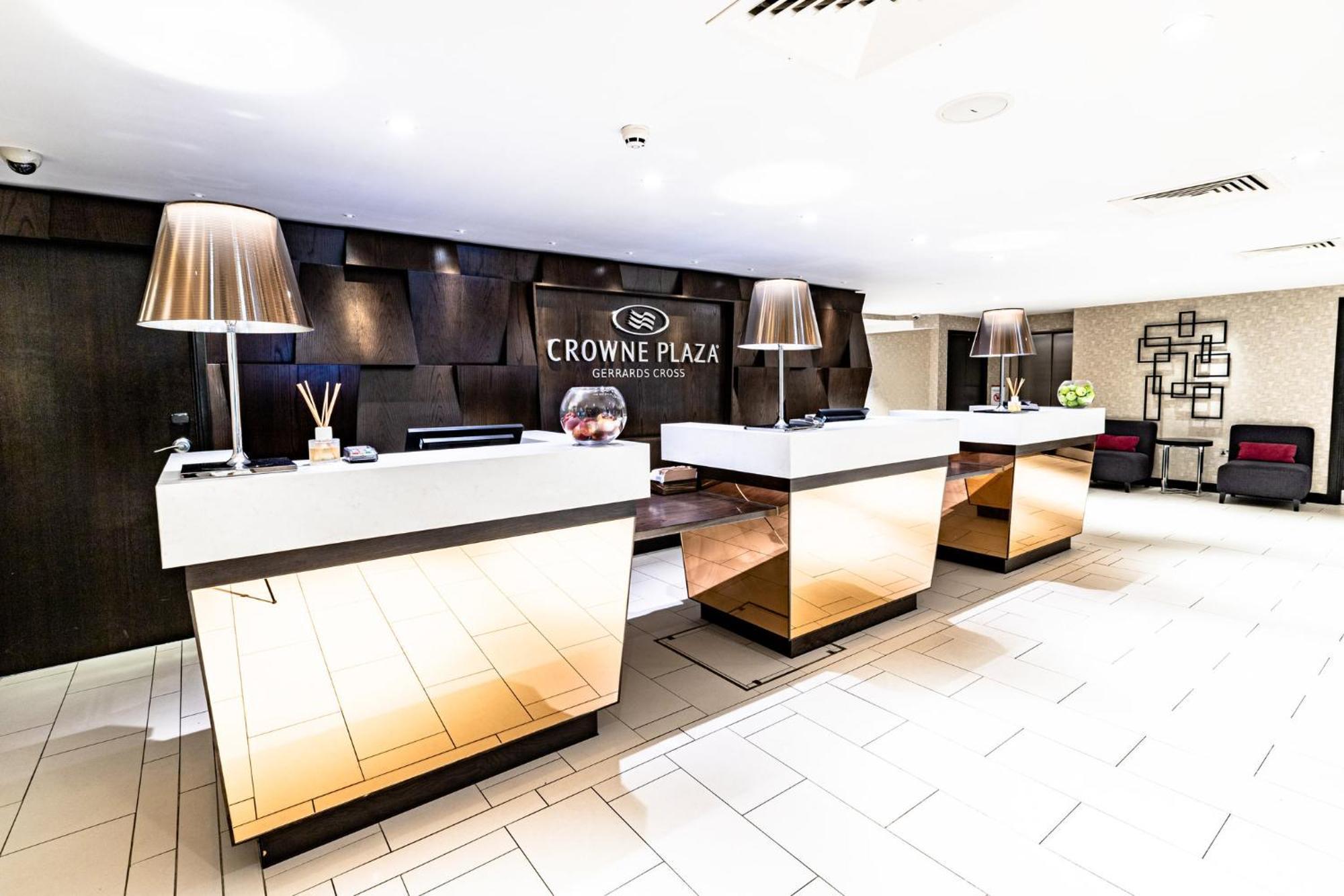 Crowne Plaza Gerrards Cross By Ihg Hotel Бекънсфийлд Екстериор снимка