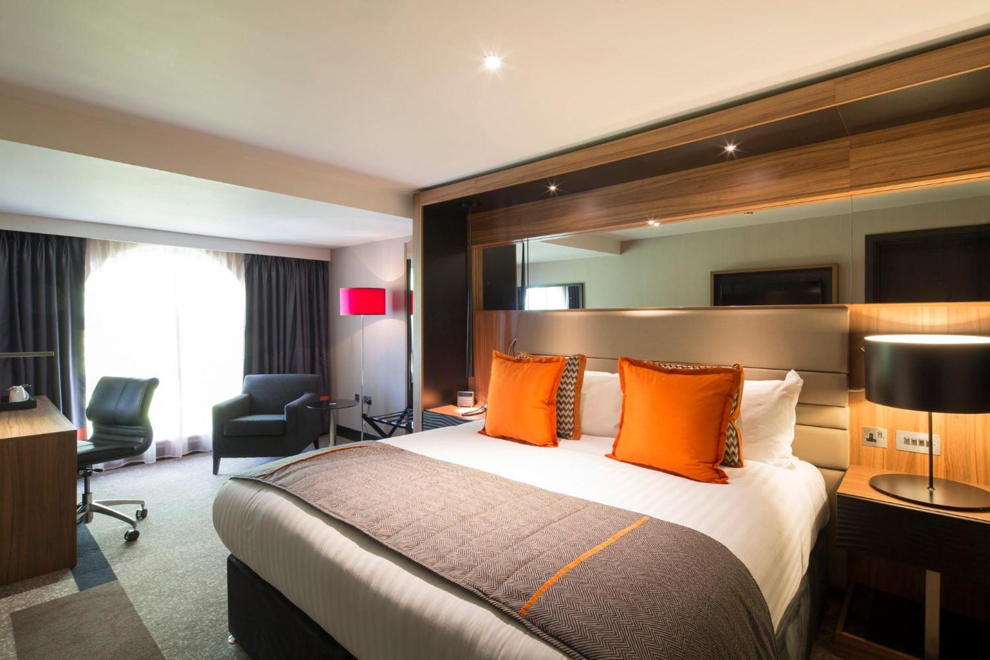Crowne Plaza Gerrards Cross By Ihg Hotel Бекънсфийлд Екстериор снимка